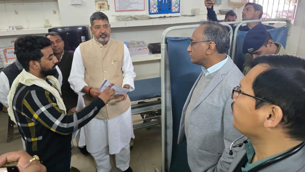 young man complained to MP virendra singh front of DRM CMS mandaliya hospital of railway