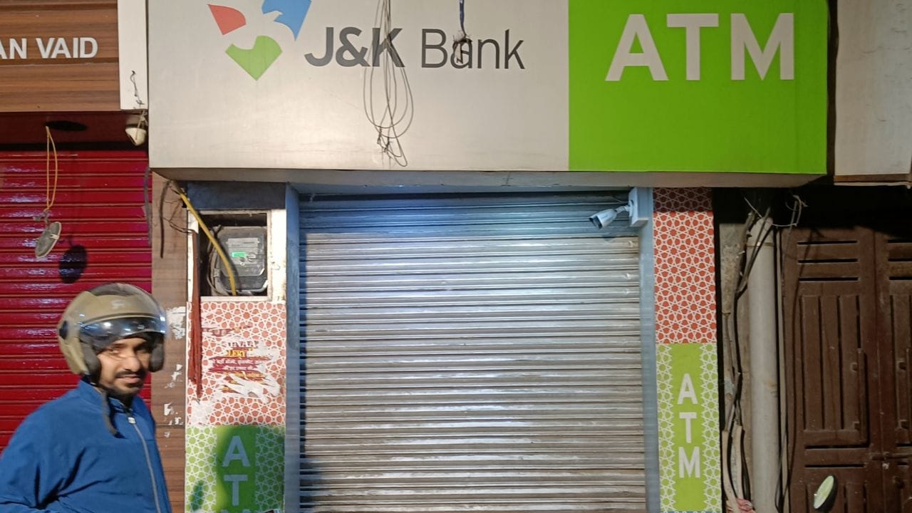 Jammu News: ATM closed at night, one has to travel around the city to withdraw money, questions raised on secu