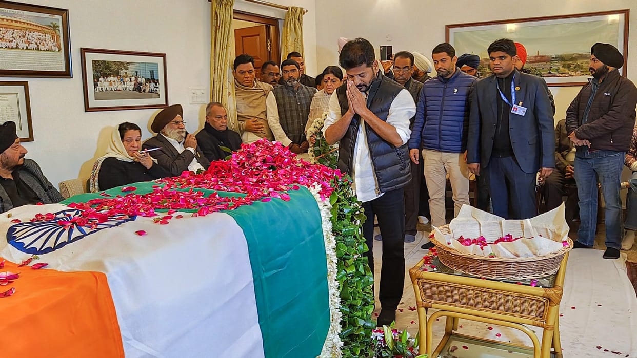 Telangana CM Revanth Reddy praises simplicity of former PM Manmohan Singh's family