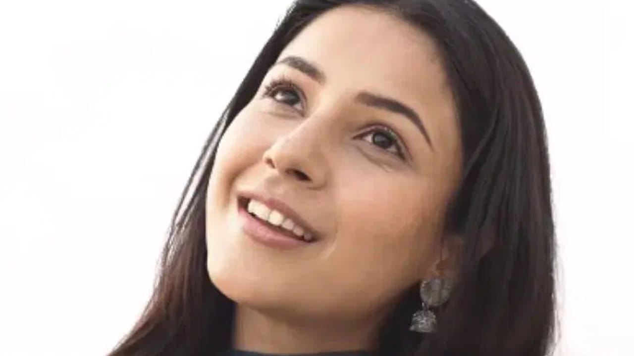 Actress Shehnaaz Gill Still Thoughts Of Sidharth Shukla Reveal His Name In Mind Reader Game