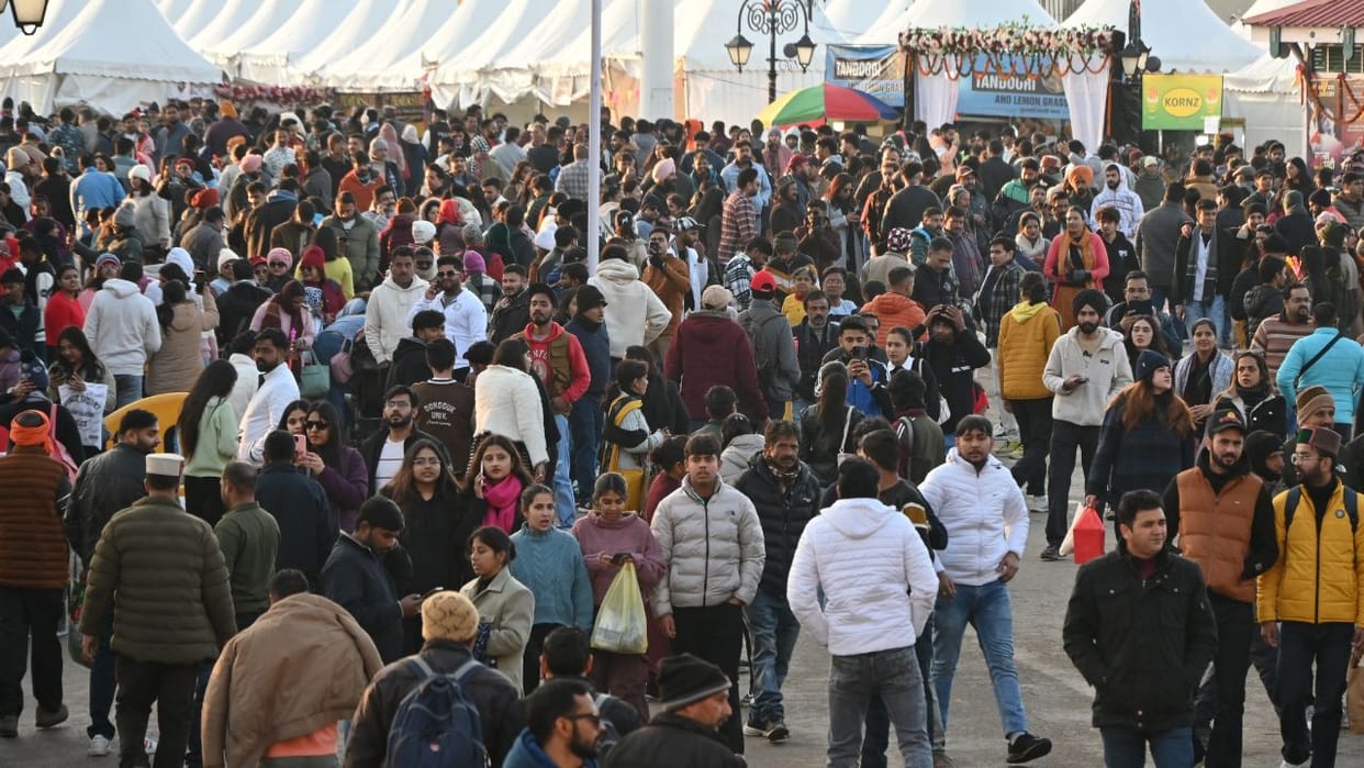 New Year Celebration Thousands of tourists reached Shimla long traffic jams Hotels are 70% packed