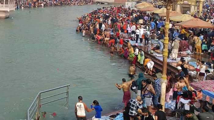 Somvati Amavasya bath today crowd of devotees gathered on banks of Ganga Haridwar Uttarakhand News