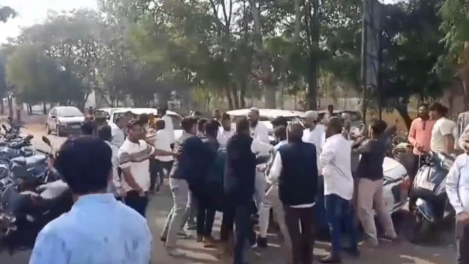 Clashes over welcoming Wakf Board Chairman Salim Raj sticks and rods used heavily in Mahasamund