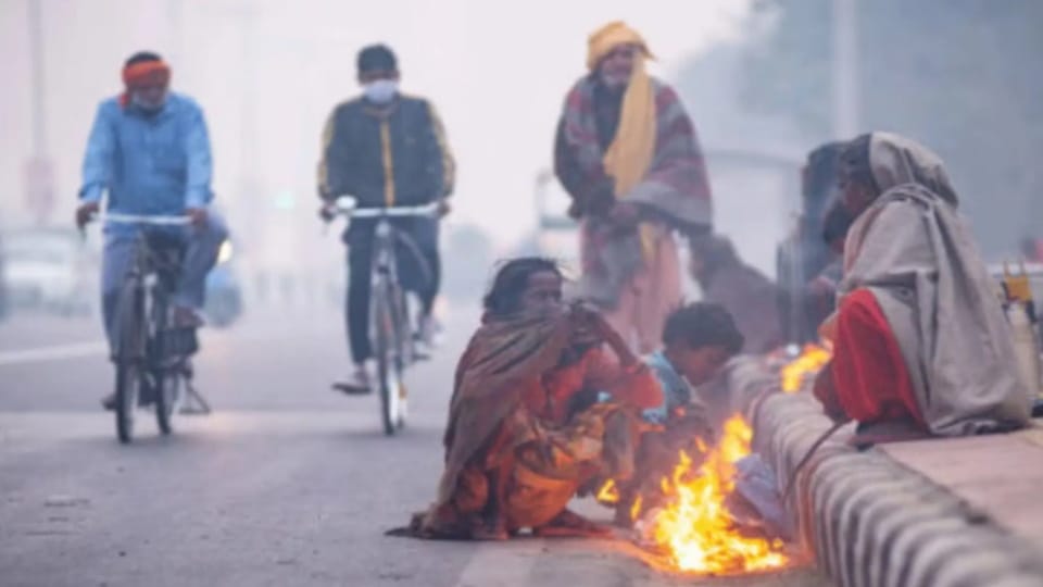 Weather Update West UP: People shivering due to cold wave; schools up to class 8 closed till 31st