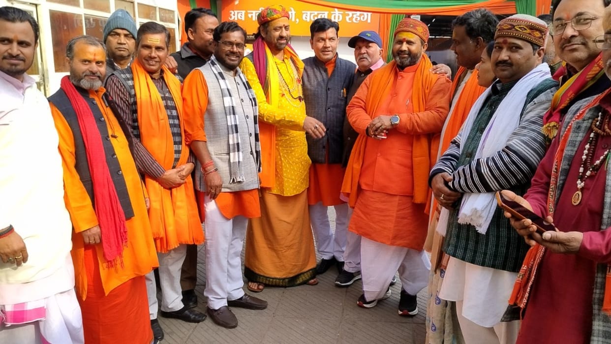 the priest of Delhi said Kejriwal changed his colour after seeing the elections, the government has no money