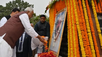 Bihar News: Chief Minister Nitish Kumar reached to meet the Governor after returning from Delhi; JDU, BJP