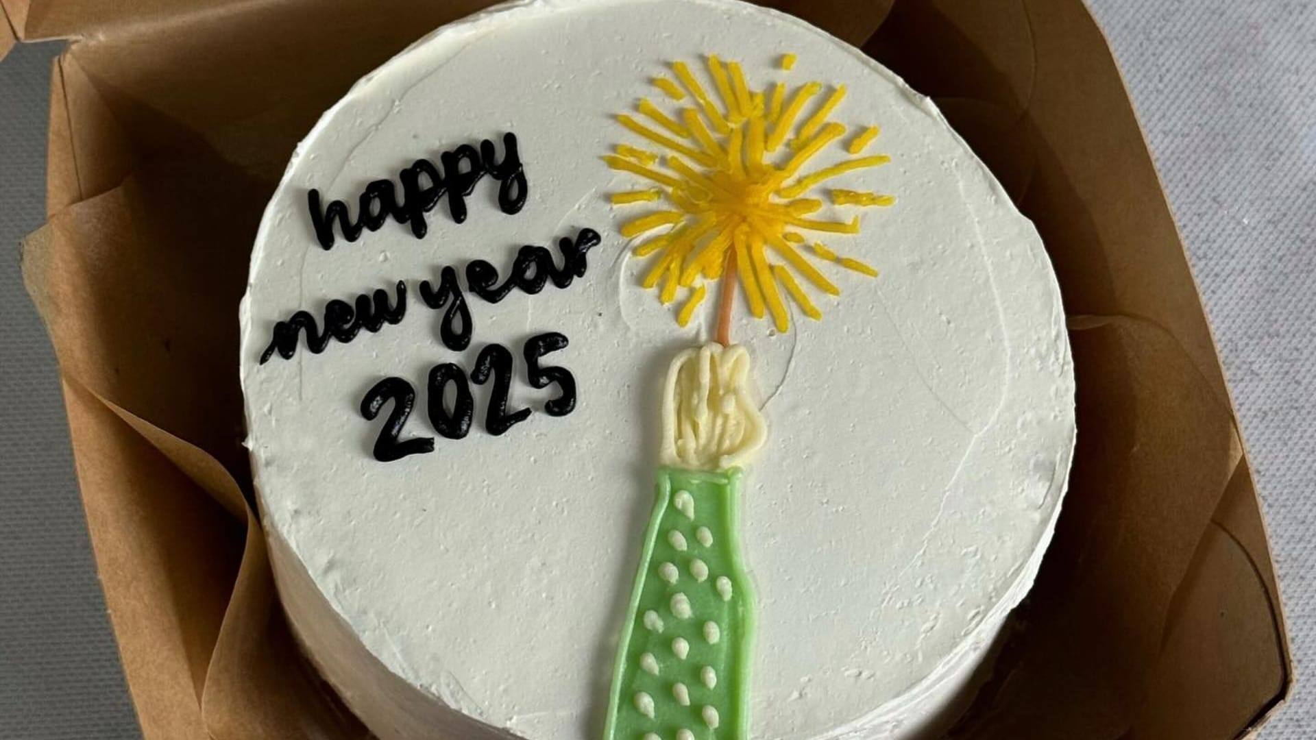 Happy New Year 2025 Cake Design Ideas See Latest Cake Photos Images