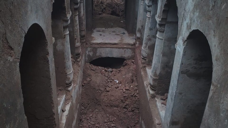 Sambhal News Chandausi Stepwell Structures Made of Stones Found Three Storeyed Building Survey