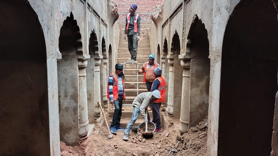 Sambhal News Chandausi Stepwell Structures Made of Stones Found Three Storeyed Building Survey