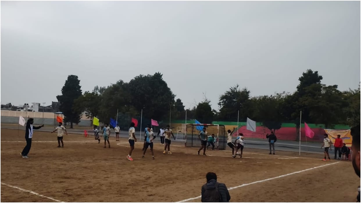 Lucknow team became champion by defeating Meerut in the state level handball competition