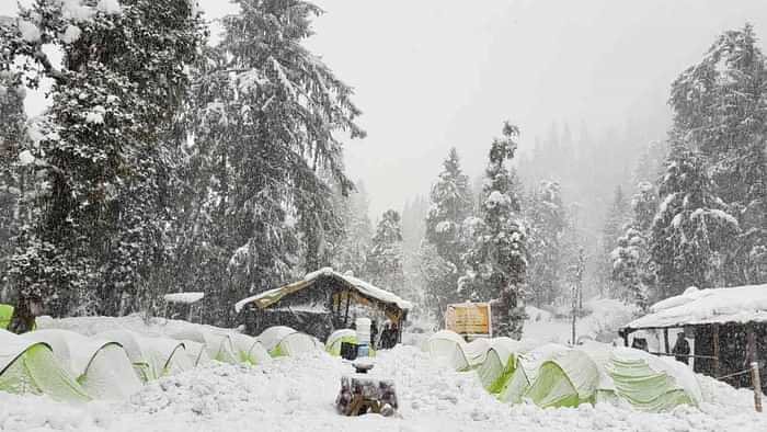 New Year Celebration 2025 in Uttarakhand Tourists flocked to Kedarkantha to celebrate New Year watch Photos