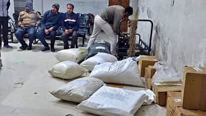 Mandsaur News Central Narcotics team raids chartered bus office doda chura seized