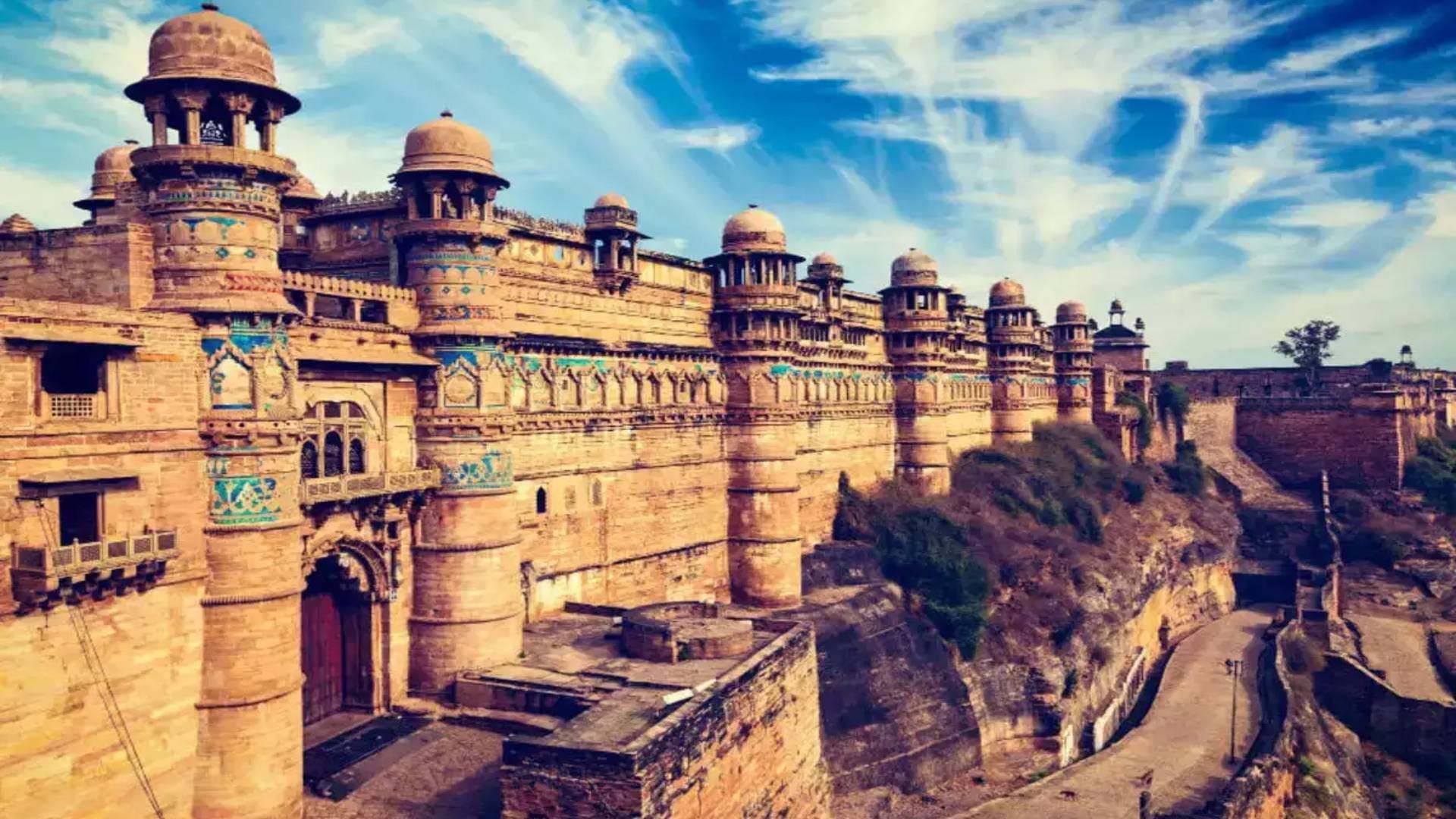 Republic Day 2025 Visit Top 5 Most Famous Historical Forts In India
