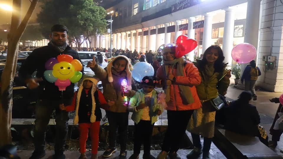 Delhi immersed in the celebration of New Year huge crowd gathered in Connaught Place tight security arrangem