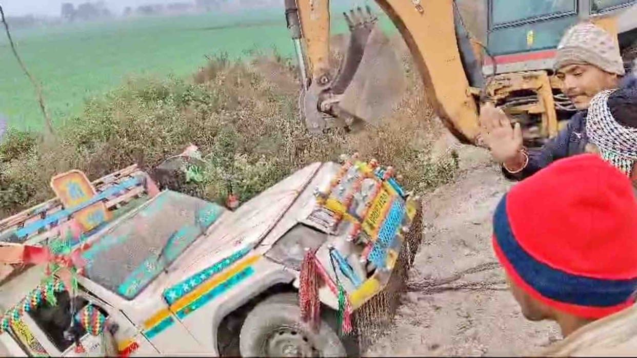Ujjain News: Pickup carrying workers overturned, three died in the accident