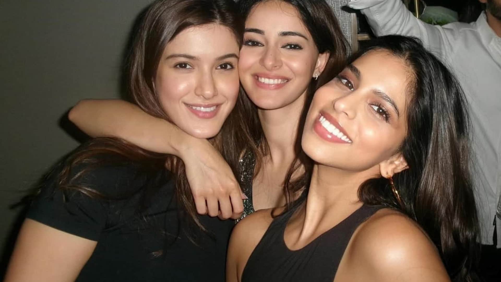 Best Parties At Mannat With Shah Rukh Khan Suhana Navya And Shanaya says Ananya Panday Praises King new year e