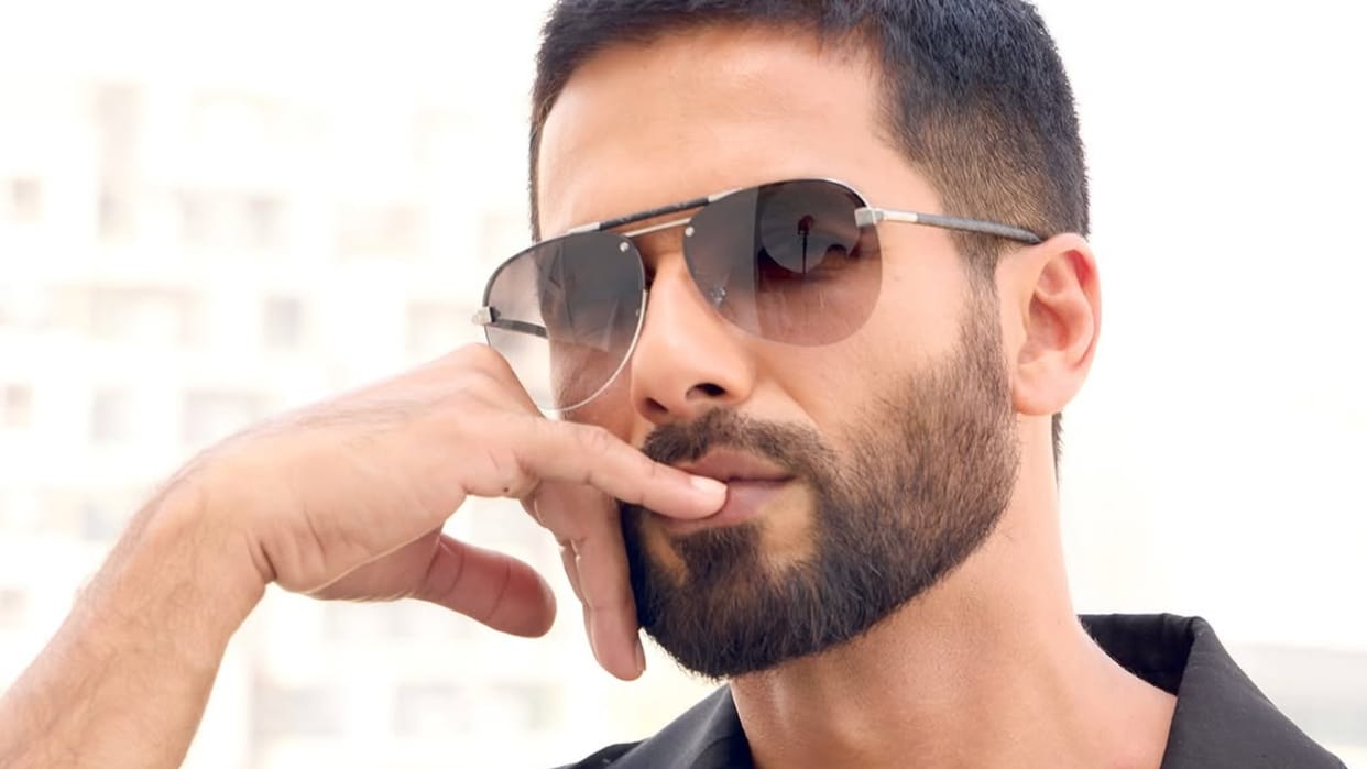 Shahid Kapoor and Pooja Hegde Deva Movie Faces Censor Cuts 6 second Kissing Scene Removed