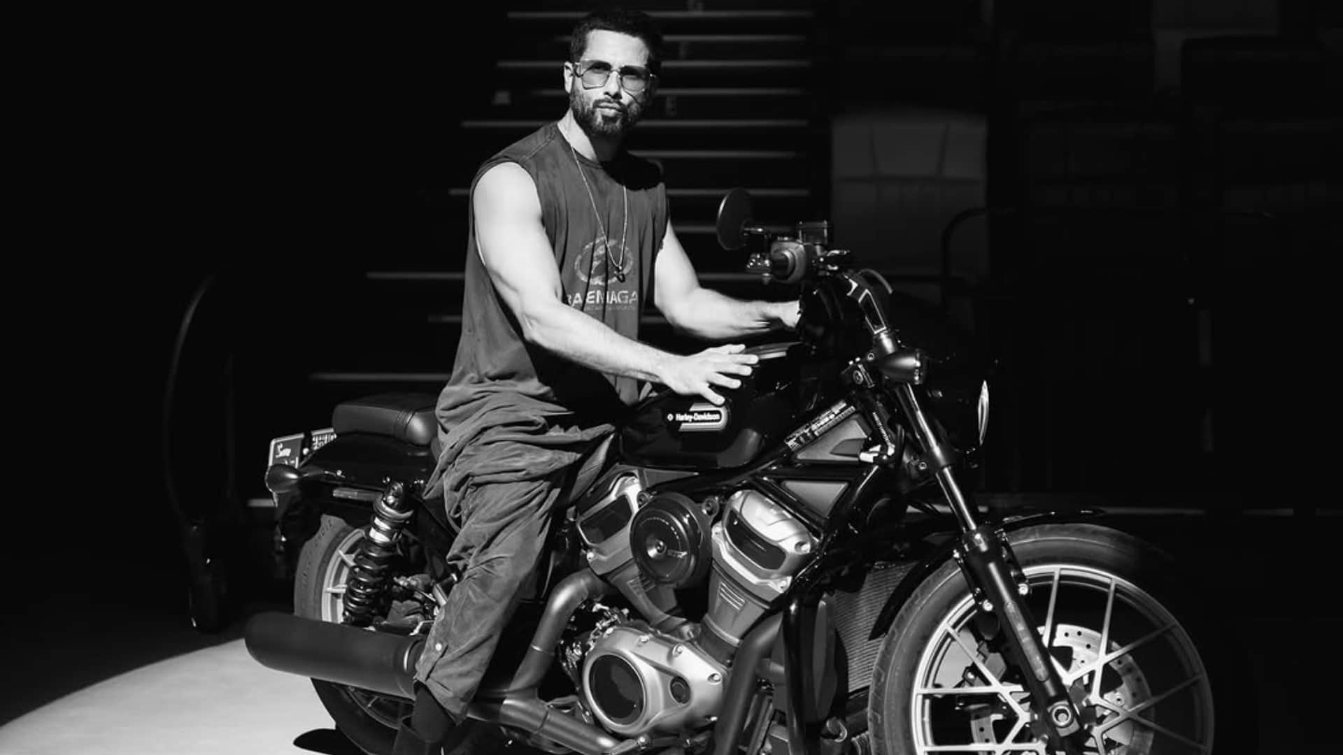 Actors are becoming Directors and producers Ajay Devgn Anshuman Jha Shahid Kapoor Rajkummar Rao