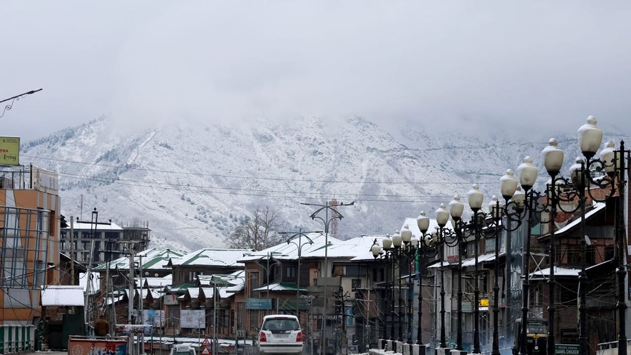 Weather: Rain and snowfall warnings in northwest India 3, Delhi likely to receive heavy rain.