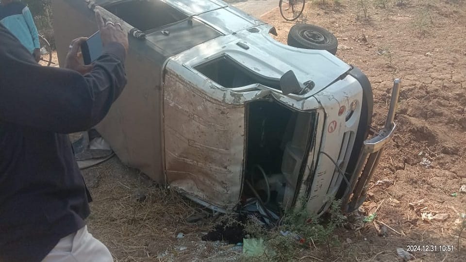 Tata Magic full of school children went out of control and overturned one student died in the road accident in