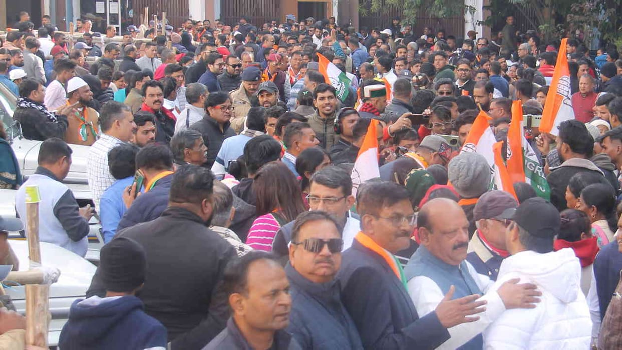 Uttarakhand Nikay Chunav nomination Last day Candidates flocked BJP-Congress read All Updates in hindi
