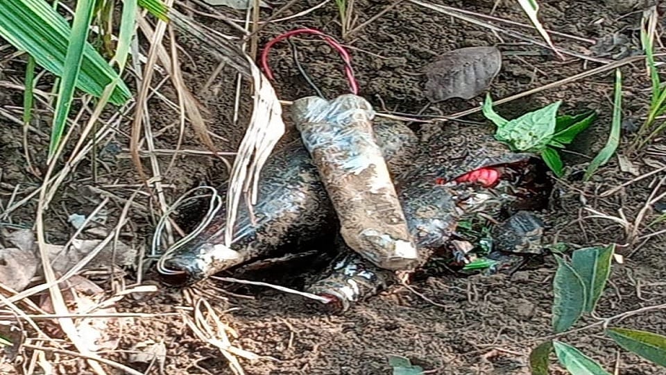 Naxals plans foiled soldiers recovered and defused 10 IEDs in Bijapur