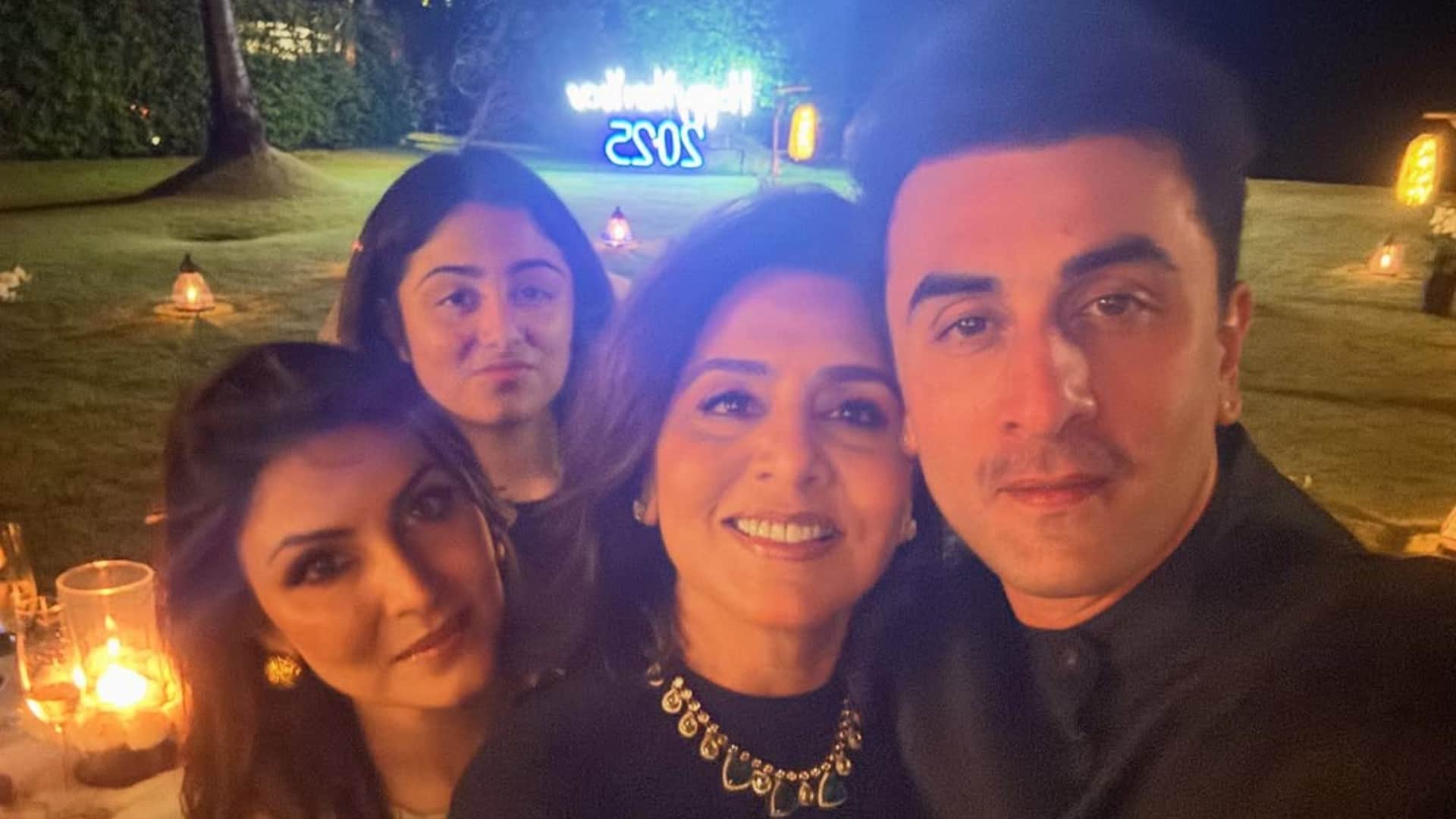 Neetu Kapoor family welcome new year together see beautiful Photos Ranbir kapoor Alia Bhatt and Raha kapoor