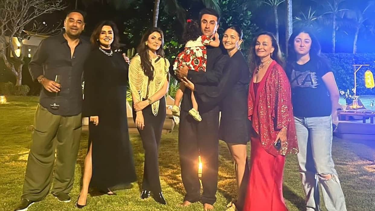 Neetu Kapoor family welcome new year together see beautiful Photos Ranbir kapoor Alia Bhatt and Raha kapoor