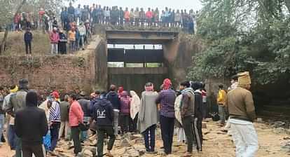 Bihar News: रोहतास में भीषण हादसा, तीन युवकों की मौत; बर्थडे पाटी से लौट रहे थे तीनों, पुल से टकराई बाइक Bihar News: Accident in Rohtas, three youth died; All three were returning from the birthday party