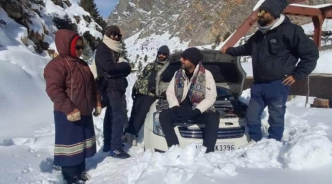 Uttarakhand News Five tourists from Rishikesh stranded near Gamshali for five days due to snowfall