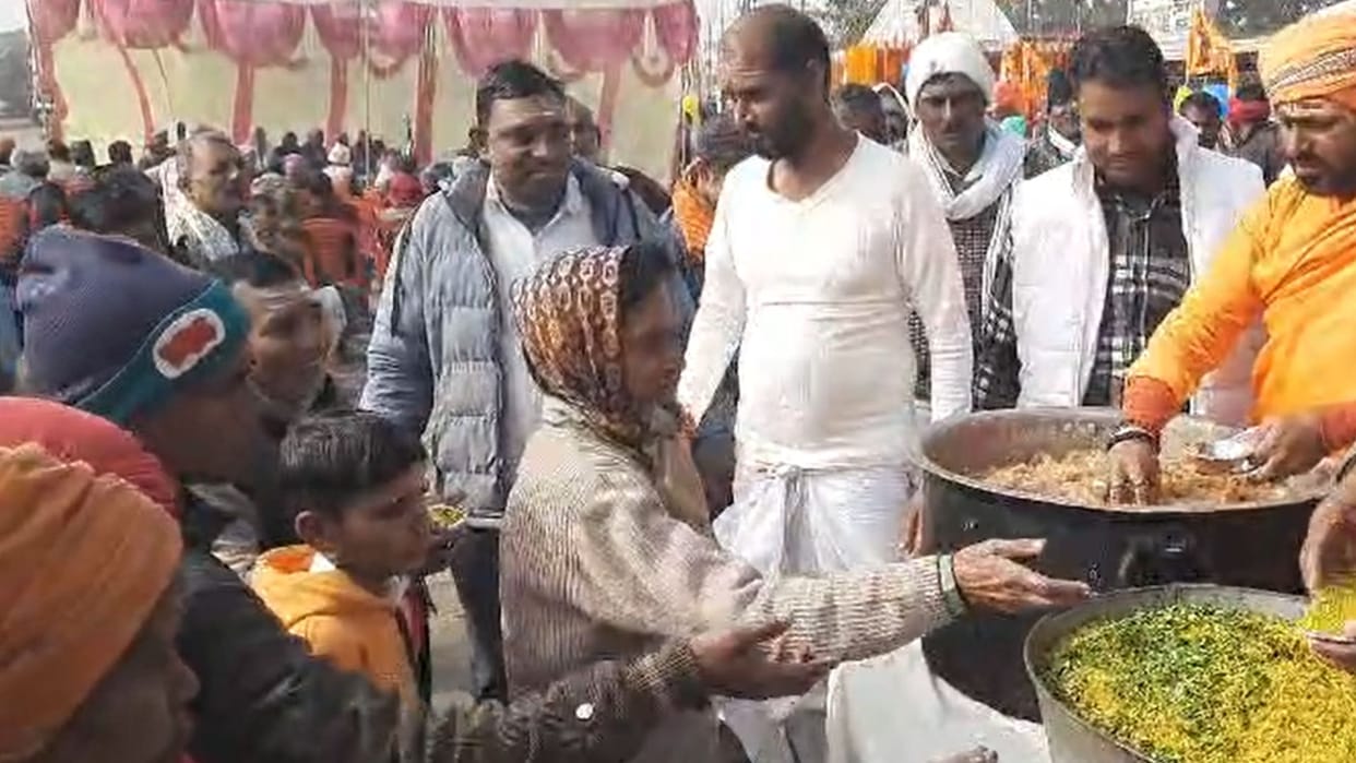 Bhandara organized on the annual decoration of Chandrakanteshwar temple
