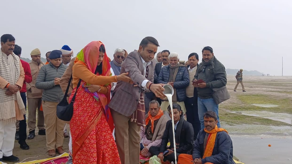 Flag worship amidst chanting of mantras in Semradh