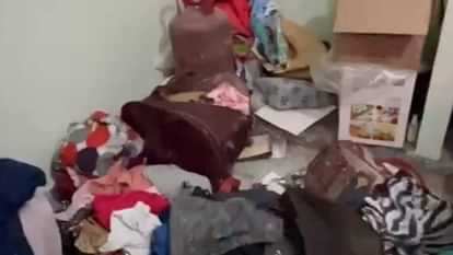 कपूरथला में अध्यापक के घर चोरी : आधी रात घर में घुसे शातिर, टीवी, कैश और कोट पैंट भी ले गए चोर Theft at school teacher house in Kapurthala