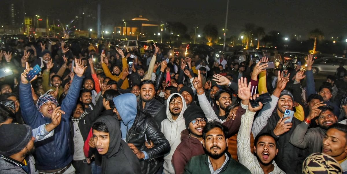 Welcome New Year: Amidst The Pomp And Fun, Lucknow Said Happy New Year,  Dancing Continued On The Streets Till - Amar Ujala Hindi News Live - नए साल  का स्वागत:धूम-धड़ाके और मौज-मस्ती