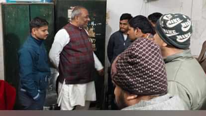 संजय निषाद के काफिले में बड़ा हादसा: पोल तोड़ती हुई गड्ढे में पलटी यात्रा में शामिल कार, चालक समेत छह घायल Dr. Sanjay Nishad Kafila Accident News many people injured after car overturned