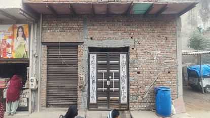 UP Crime News Man Kills Mother Four Sisters Murdered In Hotel Lucknow New Year 2025
