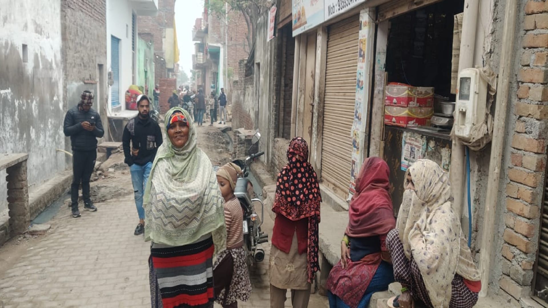 Lucknow Mass murder Police raid on information of a  Arshad father Badar being seen in Firozabad