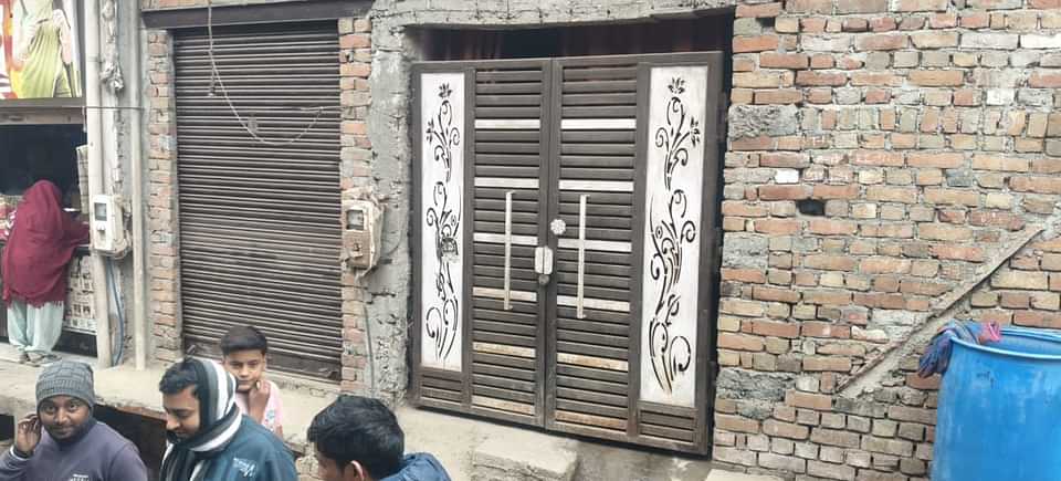 UP Crime News Man Kills Mother Four Sisters Murdered In Hotel Lucknow New Year 2025