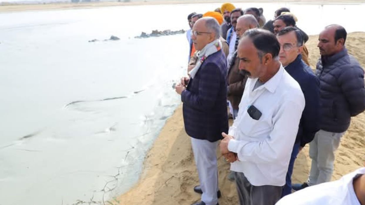 Ground-water minister Kanhaiyalal inspected the place where the water stream burst