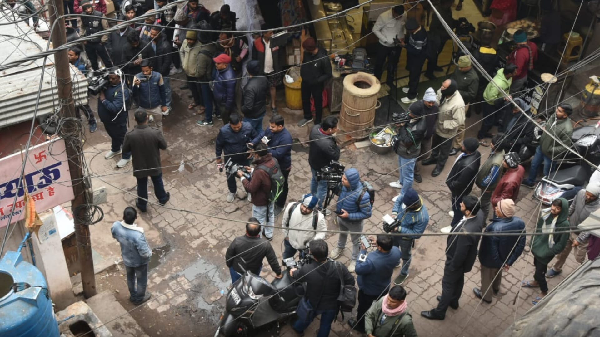 Lucknow: Five people murder in a hotel in Lucknow.
