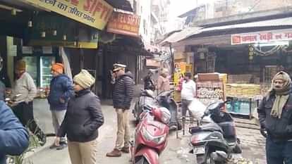 young man killed five members of family In Lucknow family was staying in a hotel