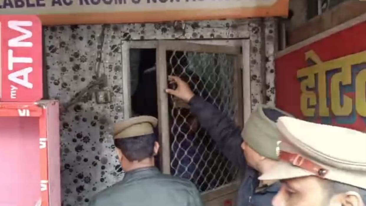 A man murdered his mother and four sisters in Lucknow.