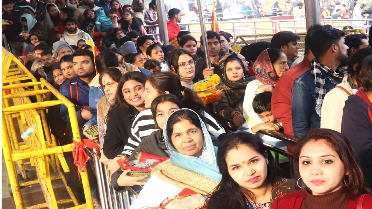 Tourist places in Delhi remain buzzing with tourists throughout day
