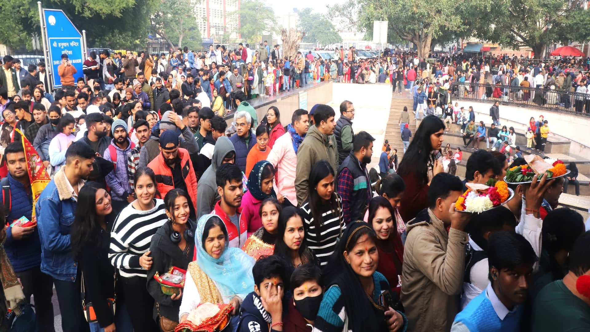 Tourist places in Delhi remain buzzing with tourists throughout day