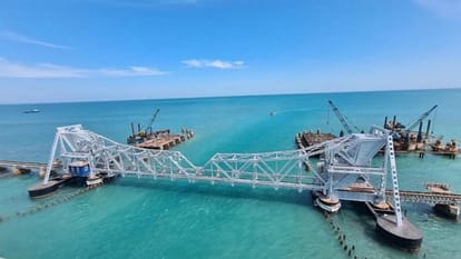 Prime Minister Modi inaugurated country's first vertical lift sea bridge Today, know everything about it