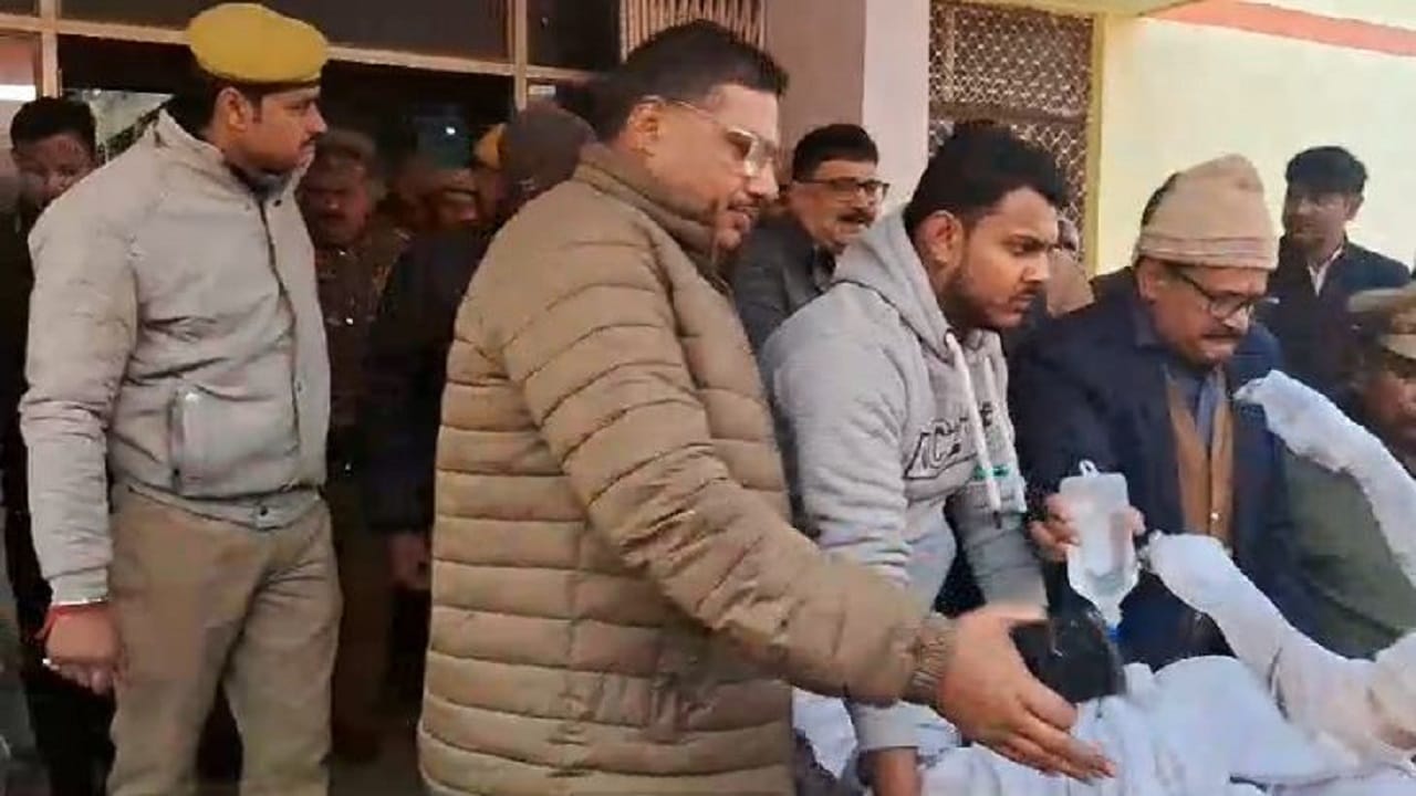 man set himself on fire at SSP office in Badaun