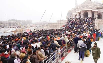 Ayodhya: Crowd in Ghanti Ram Temple as Soon as Mahakumbh Ends, Ramlala's Darshan is Taking Place Within an HOU