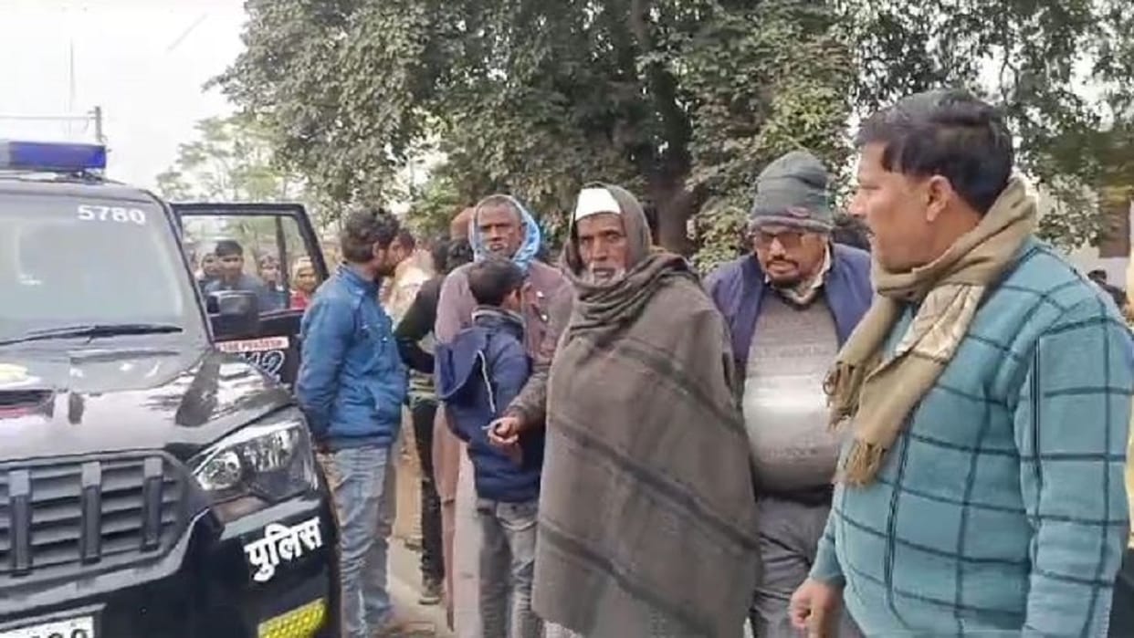 two friends died due to car crashed the bike in lakhimpur kheri