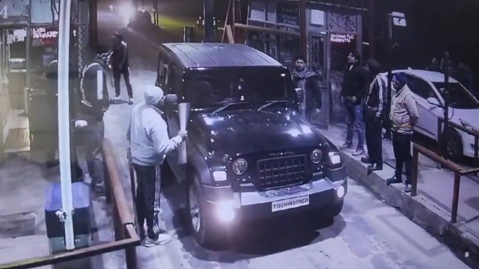 Hooliganism of youth in Hisar threatened toll workers on Chandigarh Highway