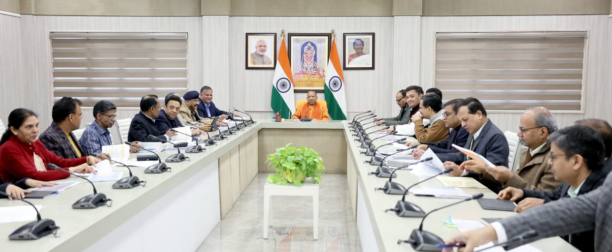 Chief Minister Yogi Adityanath took the meeting of Uttar Pradesh State Road Safety Council